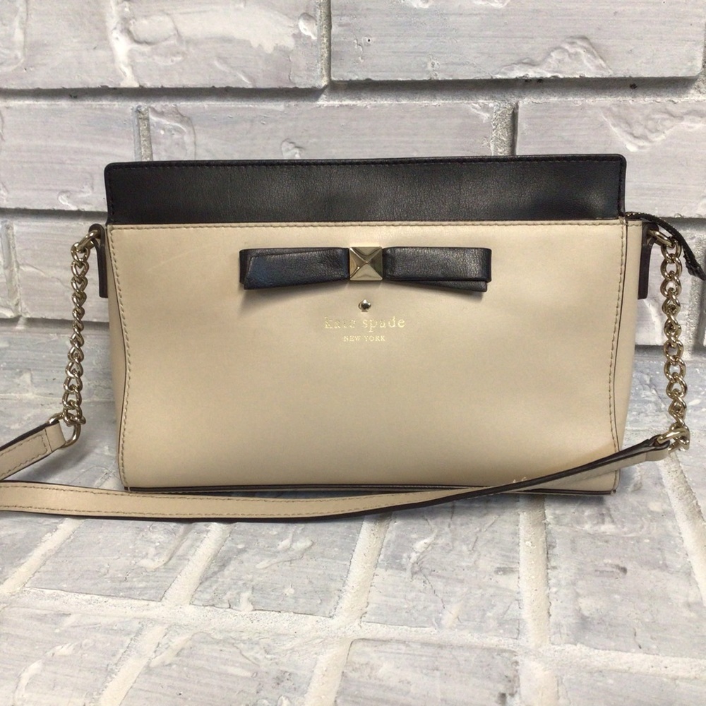 ππ₯ HOST PICK ππ₯KATE SPADE LEATHER CREAM AND BLACK CROSSBODY BAG EUC - Picture 2 of 14